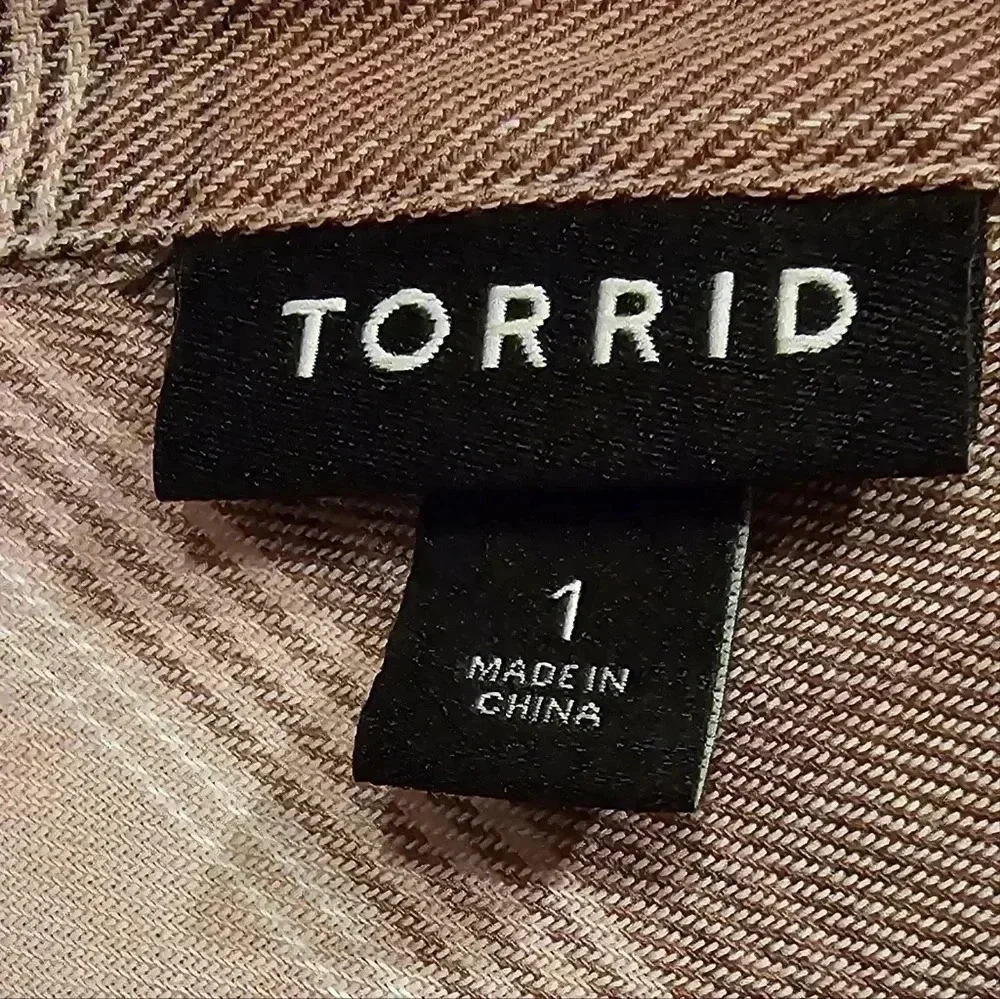 Torrid, Size 1, Purple/pink Brushed Acrylic Flannel Button Up Tunic - Picture 2 of 6